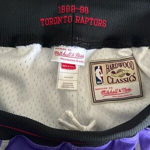 Mitchell & Ness 1998-99 Toronto Raptors shorts